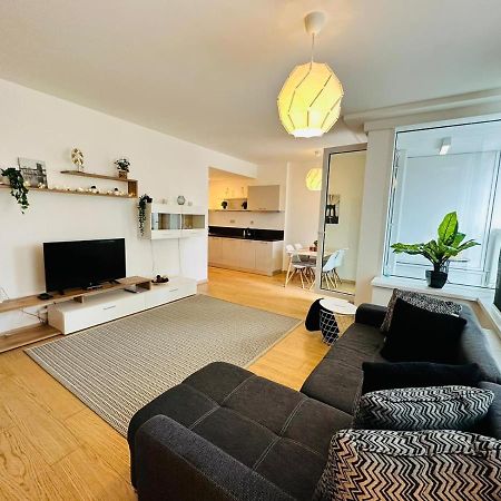 Apartments05 In New Building With Free Parking Panorama City - Amazing View Close To Old Town Bratislava Exterior photo